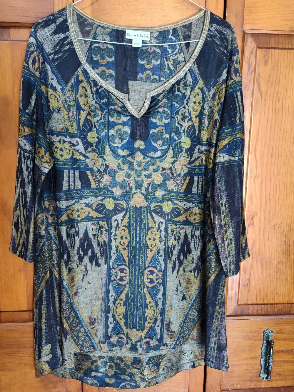 Live and Let Live Gold & Navy Patterned Scoop Neck Women’s 3/4 Sleeve Tunic Top